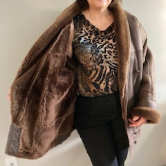CHOCOLATE BROWN SHEARLING JACKET - Picture 2 of 3